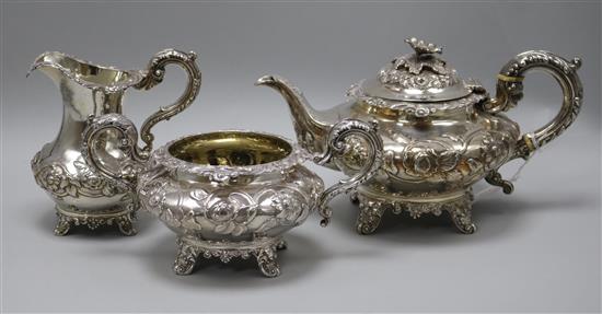 A late William IV/early Victorian silver three piece tea set, by William Hewitt, London, 1837/38/39, gross 50.5 oz.